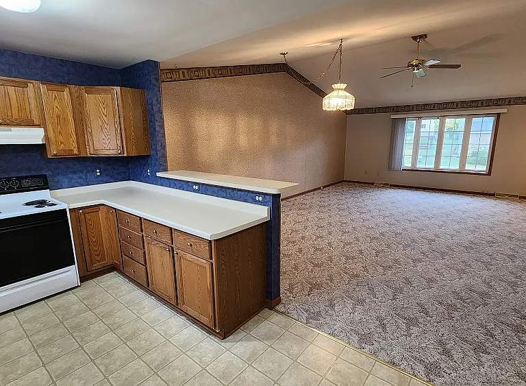 3 bedroom Ranch — Photo 10