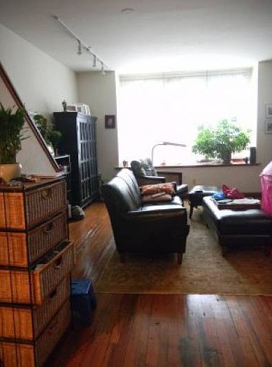 2nd image of 820 Bainbridge St #2