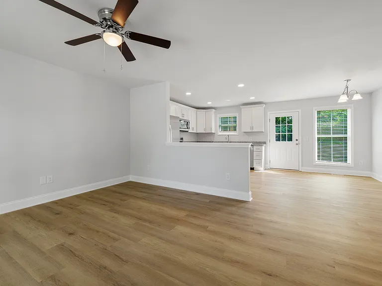718 Park Ave — Photo 2