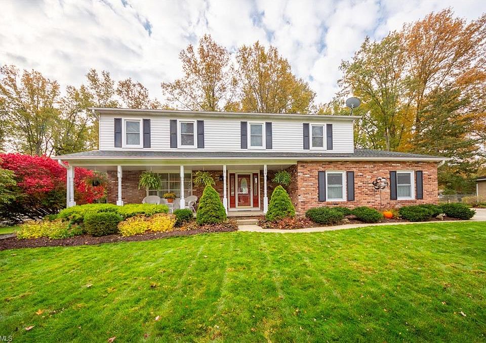 1st image of 176 Pickwick Dr