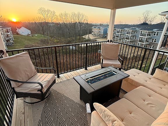 12x10 Covered Deck with Sunrise Views!