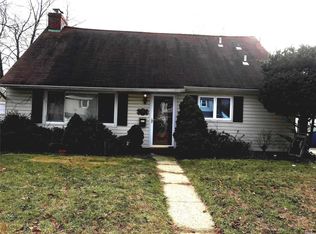 24 E Gate Ln, Copiague, NY 11726