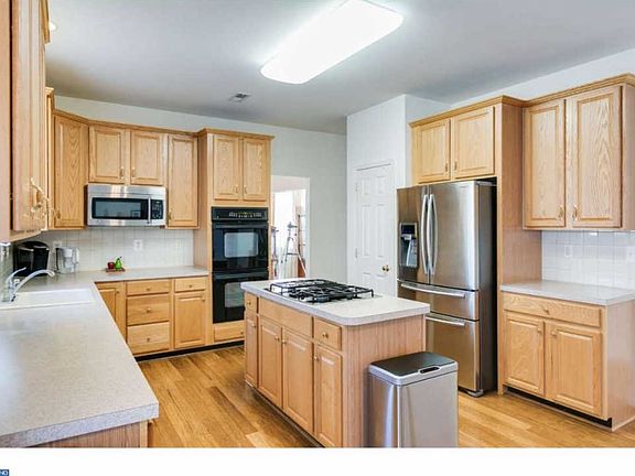 3rd image of 3 Bay Hill Ct