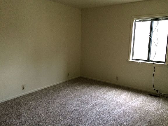 3rd image of 2901 Poplar St #9