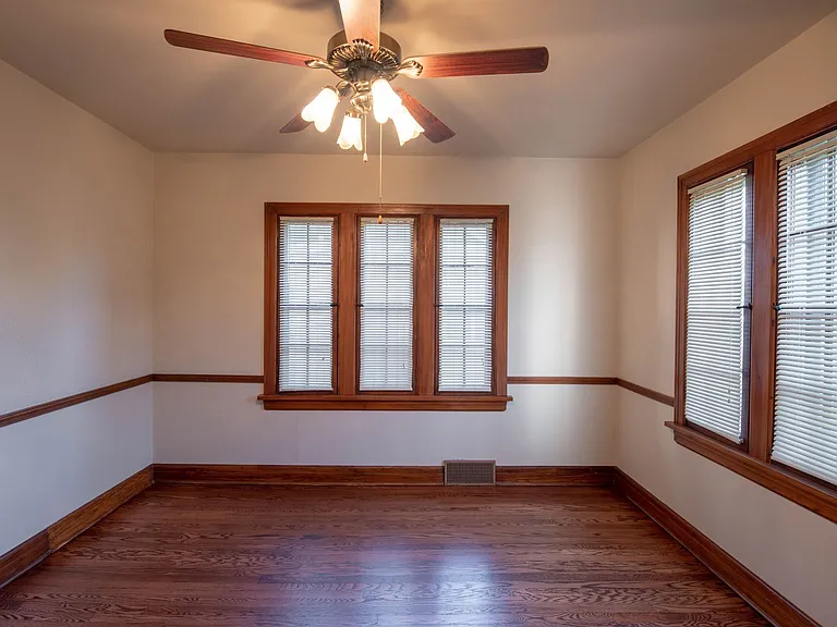 509 E Bennett St — Photo 3