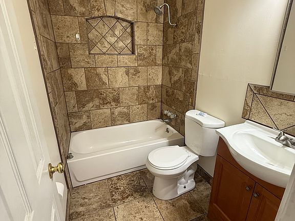 2nd image of 1013 Esperanza Dr
