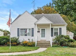 860 40th St SW, Wyoming, MI 49509