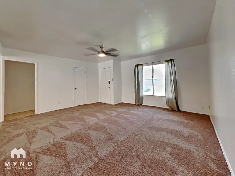 5823 N 81st St — Photo 2