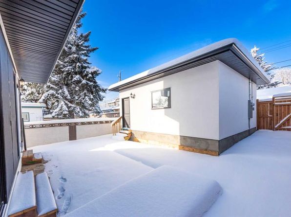 31 E Harvard St NW, Calgary, AB T2K 2B5