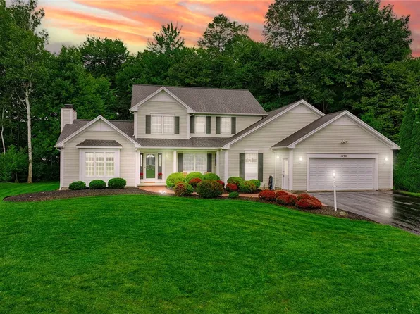 1490 Fieldcrest Dr, Webster, NY 14580