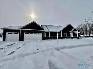 525 Elise Ln, Gibsonburg, OH 43431