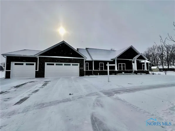 525 Elise Ln, Gibsonburg, OH 43431