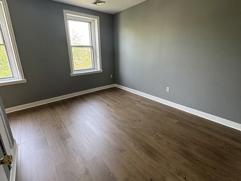 4608 Woodland Ave #3F — Photo 3