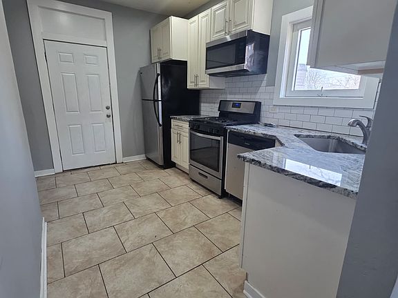 4th image of 5514 S May St #2