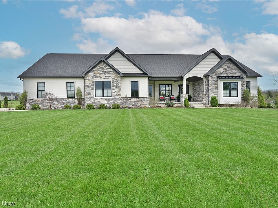 1st image of 2989 Blakeslee Blvd