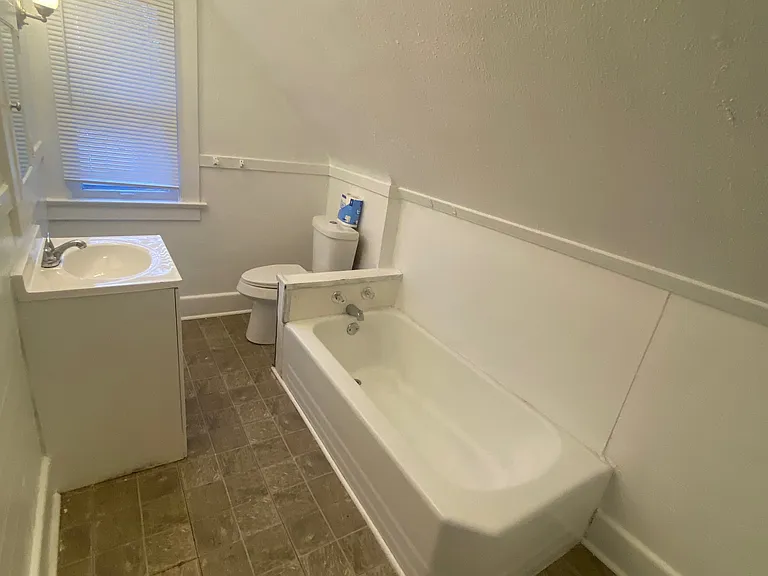 264 E Lake St — Photo 15