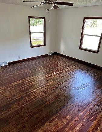 4th image of 226 2nd St NE