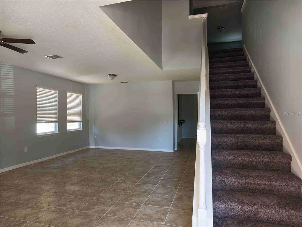 4 bed, 2.5 bath, 2721 sqft, $2,299 — Photo 3