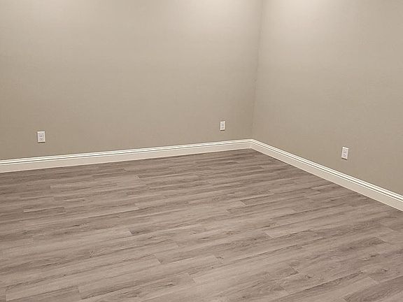4th image of 803 Meadowlark Cir E #803