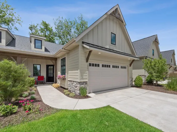 1933 W Woodglen Cir, Valparaiso, IN 46383