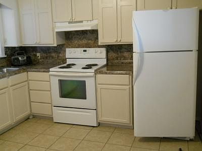 4th image of 2415 SW E Ave