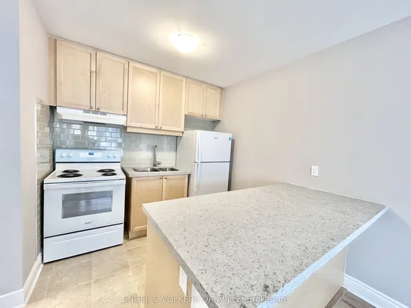 100 25th St #4, Toronto, ON M8V 3P8
