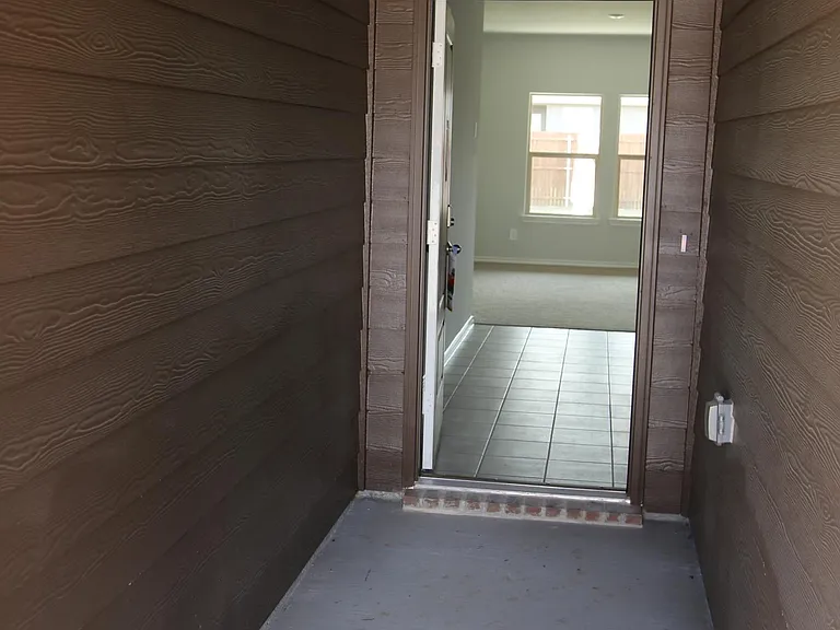 333 Beekeeper Dr — Photo 3