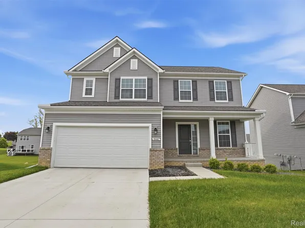 8446 Sandhill Ct, White Lake, MI 48386