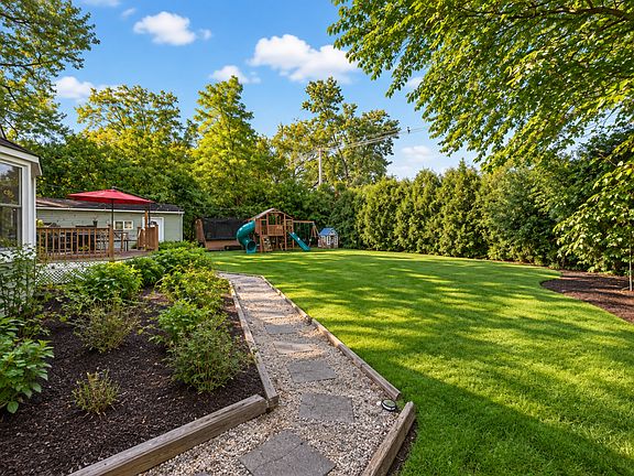 4th image of 612 Meadow Dr