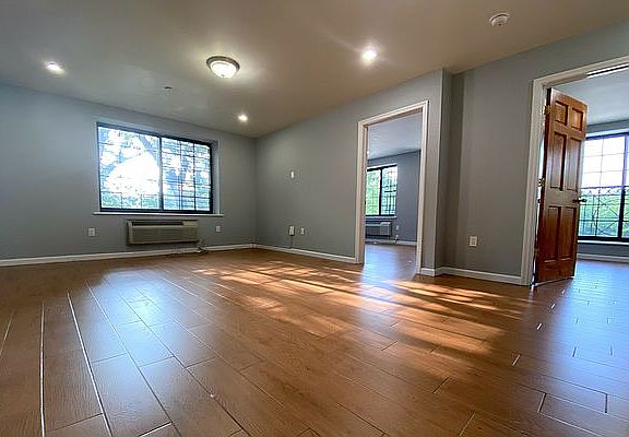 3rd image of 148 Van Cortlandt Park S #4F