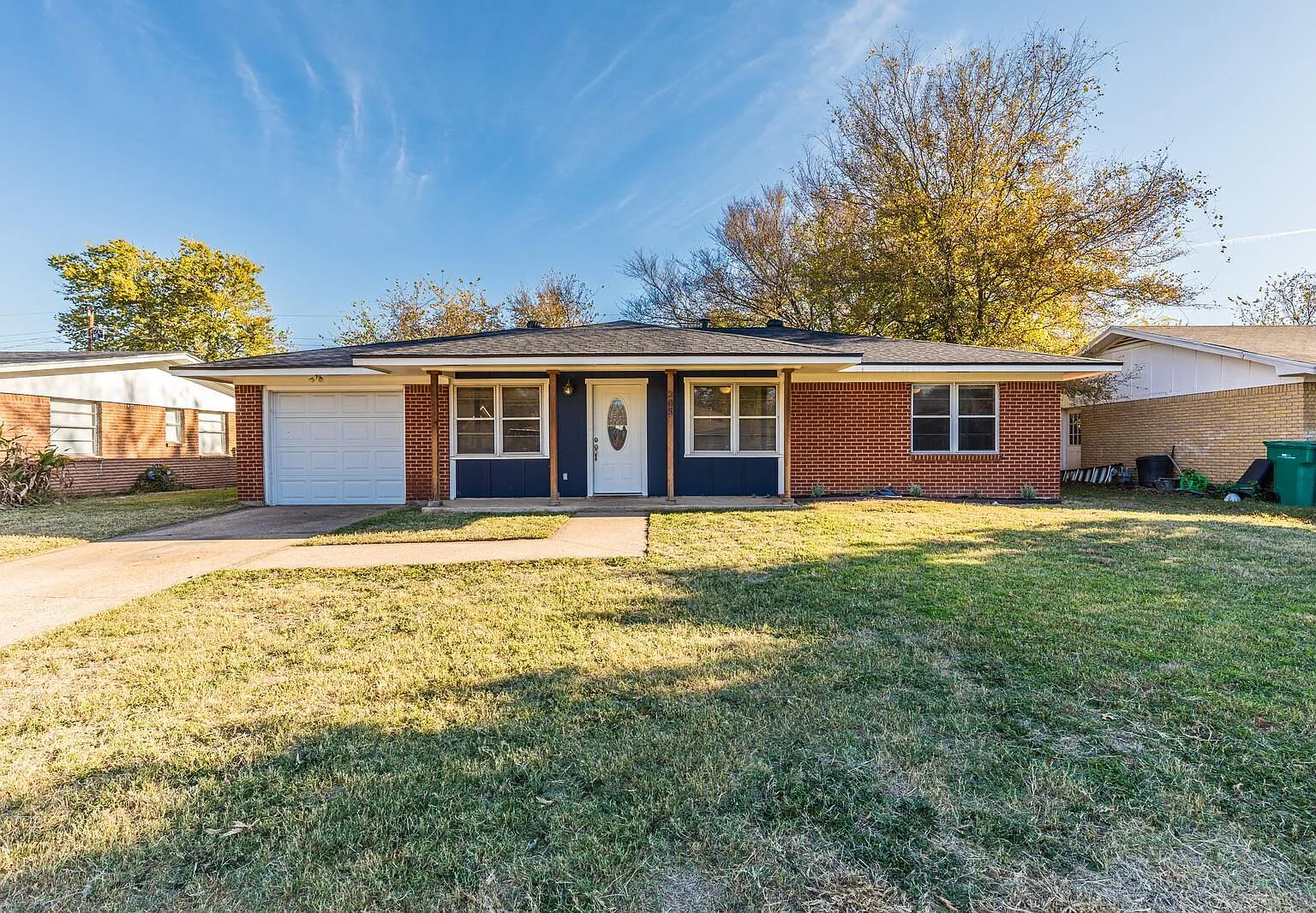 3 bed, 1.5 bath, 1048 sqft, $1,700 — Photo 1