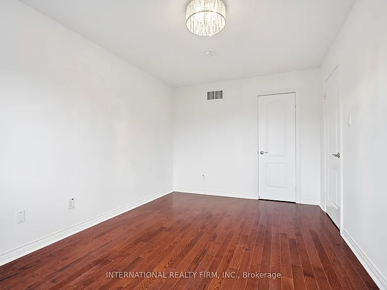 68 Old Orchard Cres — Photo 34