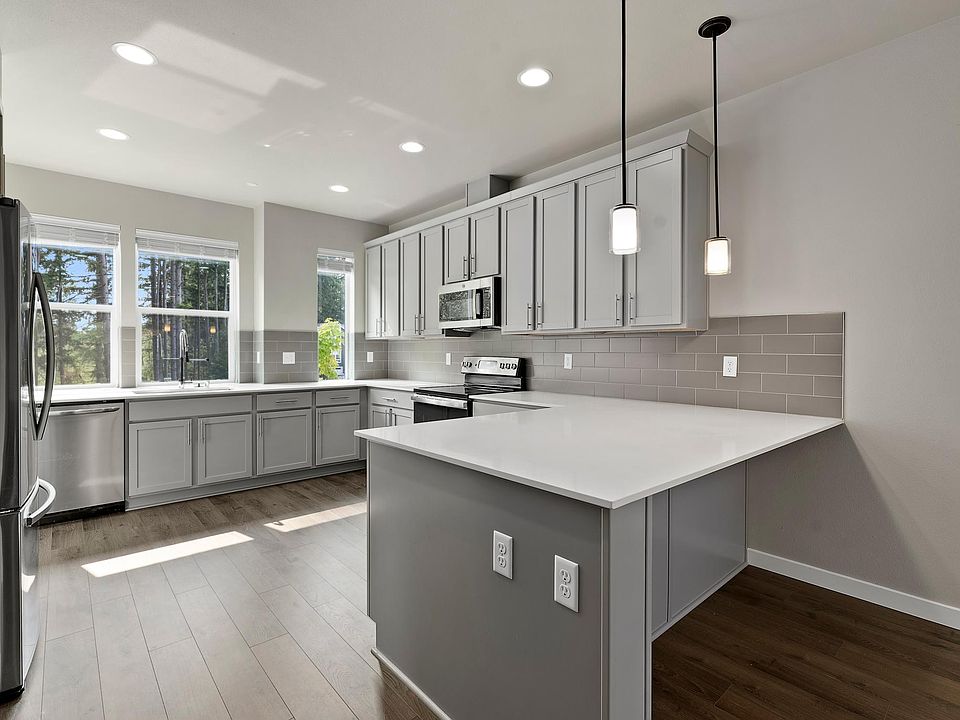 1st image of 1317 Admiralty Way #F4