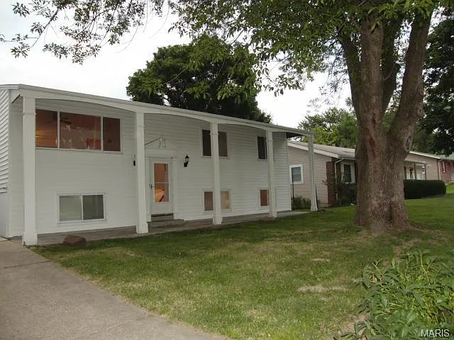 43 Saint Lawrence Dr photo 1