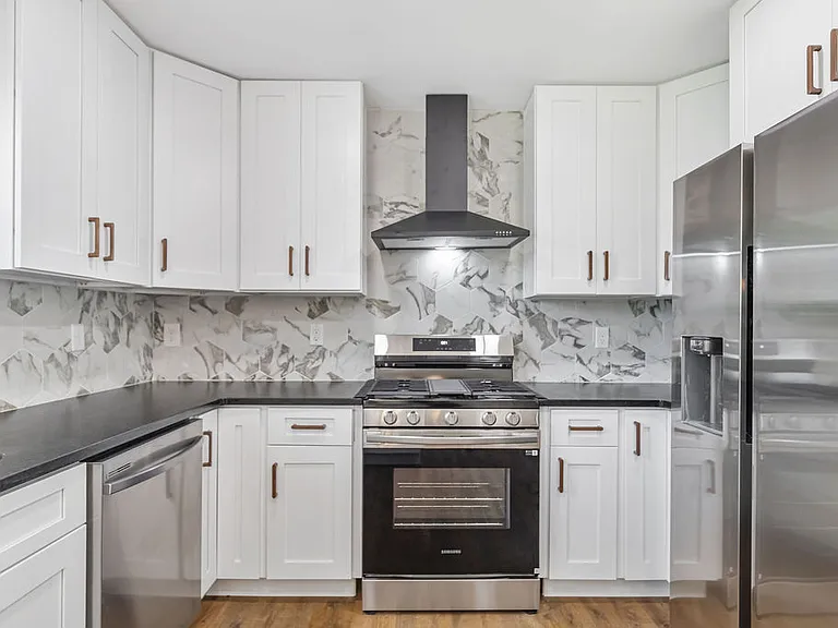 809 Carson Dr — Photo 2