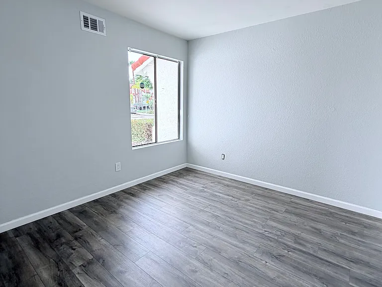 657 Redlands Pl — Photo 7