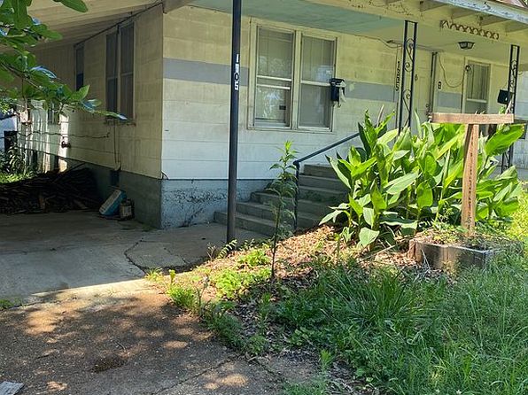 1305 Carter St