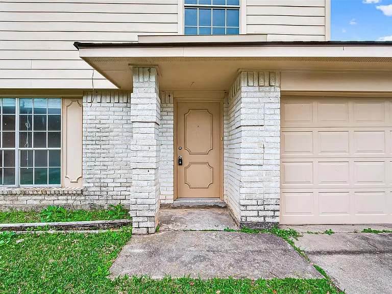 7523 La Place Dr — Photo 4