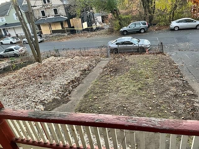 Lawn/Street Parking