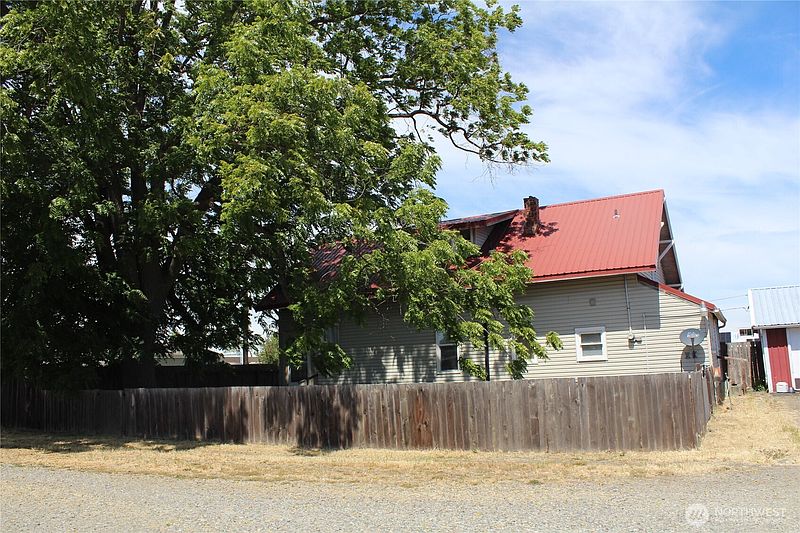2nd image of 550 N Sequim Avenue