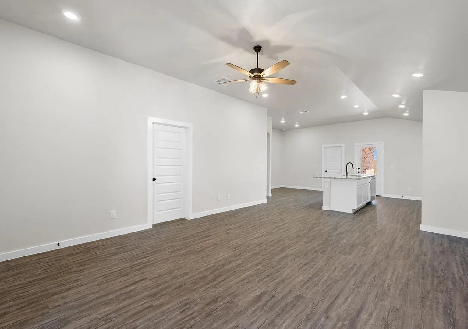 Full Appliance Package At $1799 A Month With A 15 Month Lease!! Modern Smart Home Living In Willo... — Photo 4