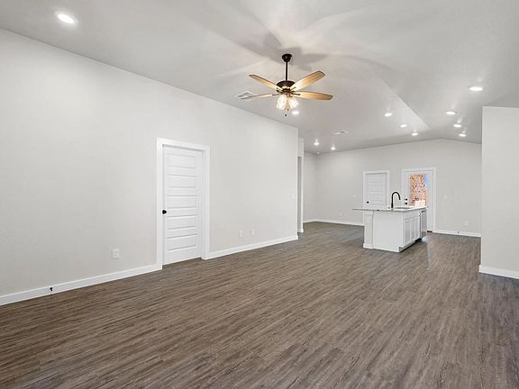 4th image of 2154 Kokomo Ave