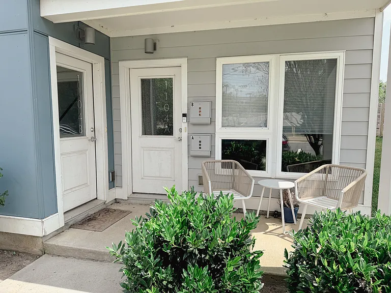 1104 Perry St #B — Photo 4