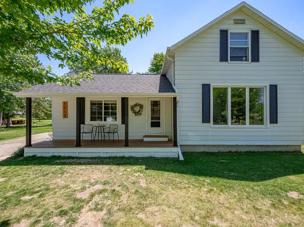 1319 Riverside Dr, Suamico, WI 54173