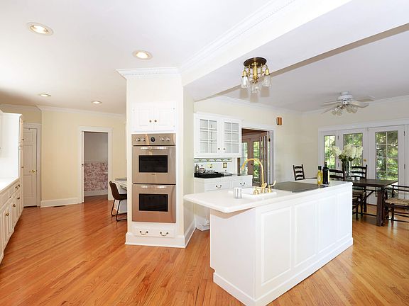 Kitchen / Breakfast Room