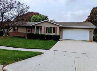W197N16531 Aspen Dr, Jackson, WI