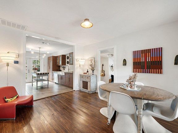 2nd image of 403 W 55th St
