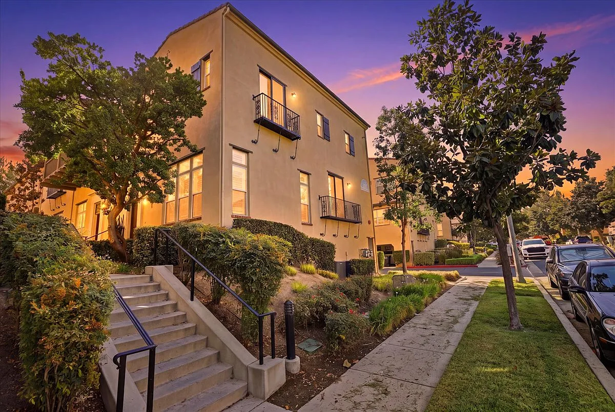3 bed, 1825 sqft, $3,695 — Photo 1