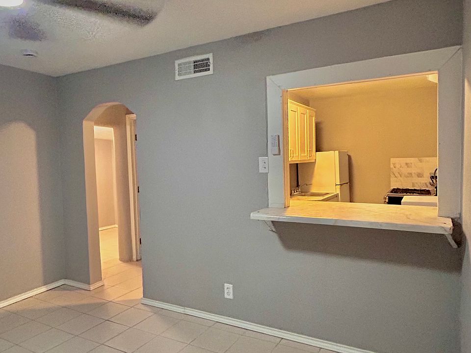 Living room pic 3