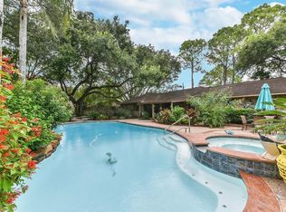 1304 Steele Dr, Friendswood, TX 77546